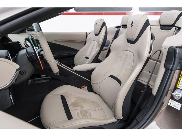 ローマスパイダー Ｆ１　ＤＣＴ　Ｂｒｏｎｚｏ　Ｃａｕｌｅｙ　／　Ｔｏｒｔｏｒａ　アイコニックスペシャルカラー「Ｂｒｏｎｚｏ　Ｃａｕｌｅｙ」　アップルカープレイ外装カーボン発　カーボンＬＥＤステアリング　サラウンドビューカメラ　ブラインドコーナーモニター（2枚目）