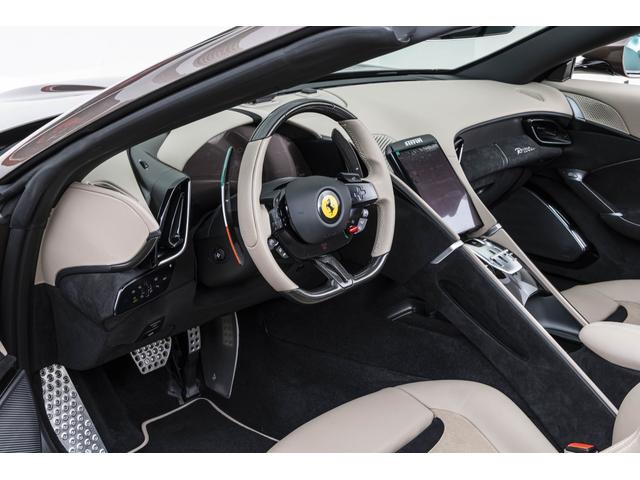 ローマスパイダー Ｆ１　ＤＣＴ　Ｂｒｏｎｚｏ　Ｃａｕｌｅｙ　／　Ｔｏｒｔｏｒａ　アイコニックスペシャルカラー「Ｂｒｏｎｚｏ　Ｃａｕｌｅｙ」　アップルカープレイ外装カーボン発　カーボンＬＥＤステアリング　サラウンドビューカメラ　ブラインドコーナーモニター（6枚目）