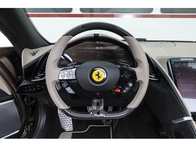 ローマスパイダー Ｆ１　ＤＣＴ　Ｂｒｏｎｚｏ　Ｃａｕｌｅｙ　／　Ｔｏｒｔｏｒａ　アイコニックスペシャルカラー「Ｂｒｏｎｚｏ　Ｃａｕｌｅｙ」　アップルカープレイ外装カーボン発　カーボンＬＥＤステアリング　サラウンドビューカメラ　ブラインドコーナーモニター（7枚目）