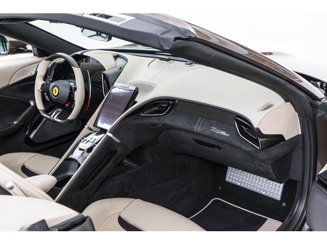 ローマスパイダー Ｆ１　ＤＣＴ　Ｂｒｏｎｚｏ　Ｃａｕｌｅｙ　／　Ｔｏｒｔｏｒａ　アイコニックスペシャルカラー「Ｂｒｏｎｚｏ　Ｃａｕｌｅｙ」　アップルカープレイ外装カーボン発　カーボンＬＥＤステアリング　サラウンドビューカメラ　ブラインドコーナーモニター（13枚目）