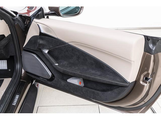 ローマスパイダー Ｆ１　ＤＣＴ　Ｂｒｏｎｚｏ　Ｃａｕｌｅｙ　／　Ｔｏｒｔｏｒａ　アイコニックスペシャルカラー「Ｂｒｏｎｚｏ　Ｃａｕｌｅｙ」　アップルカープレイ外装カーボン発　カーボンＬＥＤステアリング　サラウンドビューカメラ　ブラインドコーナーモニター（14枚目）