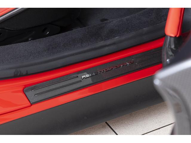 SF90ストラダーレ アセットフィオラノ F1 DCT E4WD Apple CarPlay リヤパーキングカメラマット仕上げカーボンファイバー製メータ・パネル・フード グロス仕上げカーボンファイバー車内アクセント(19枚目)