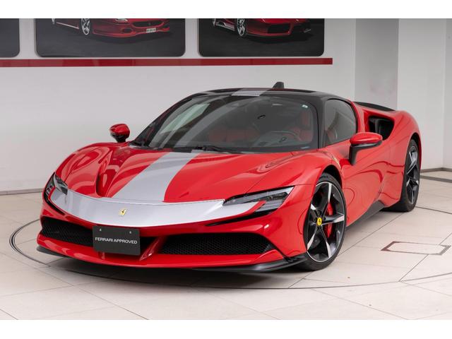 SF90ストラダーレ アセットフィオラノ F1 DCT E4WD Apple CarPlay リヤパーキングカメラマット仕上げカーボンファイバー製メータ・パネル・フード グロス仕上げカーボンファイバー車内アクセント(24枚目)