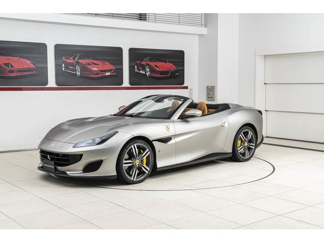 ポルトフィーノ Ｆ１　ＤＣＴ　パーキングカメラ　マグネライドサスペンション　カーボンＬＥＤステアリング２０インチフォージドダイヤモンドフィニッシュホイール　太ステッチ　プランシングホース刺繍（3枚目）