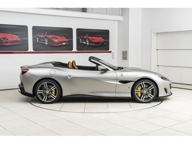 ポルトフィーノ Ｆ１　ＤＣＴ　パーキングカメラ　マグネライドサスペンション　カーボンＬＥＤステアリング２０インチフォージドダイヤモンドフィニッシュホイール　太ステッチ　プランシングホース刺繍（6枚目）