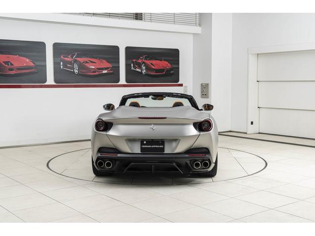 ポルトフィーノ Ｆ１　ＤＣＴ　パーキングカメラ　マグネライドサスペンション　カーボンＬＥＤステアリング２０インチフォージドダイヤモンドフィニッシュホイール　太ステッチ　プランシングホース刺繍（8枚目）