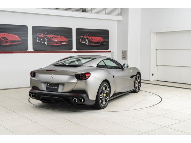 ポルトフィーノ Ｆ１　ＤＣＴ　パーキングカメラ　マグネライドサスペンション　カーボンＬＥＤステアリング２０インチフォージドダイヤモンドフィニッシュホイール　太ステッチ　プランシングホース刺繍（11枚目）