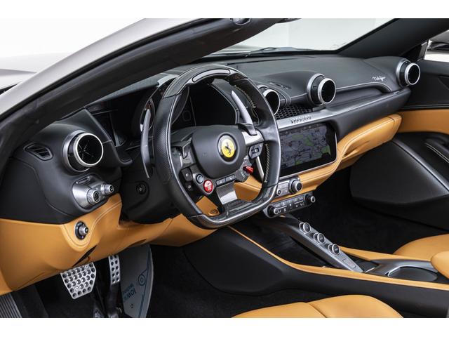 ポルトフィーノ Ｆ１　ＤＣＴ　パーキングカメラ　マグネライドサスペンション　カーボンＬＥＤステアリング２０インチフォージドダイヤモンドフィニッシュホイール　太ステッチ　プランシングホース刺繍（18枚目）