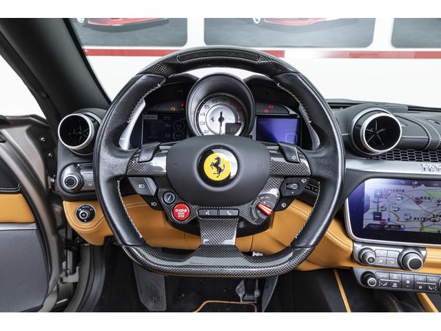 ポルトフィーノ Ｆ１　ＤＣＴ　パーキングカメラ　マグネライドサスペンション　カーボンＬＥＤステアリング２０インチフォージドダイヤモンドフィニッシュホイール　太ステッチ　プランシングホース刺繍（19枚目）