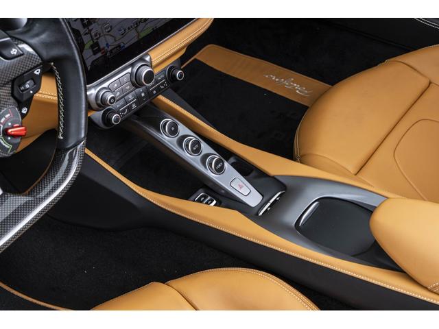 ポルトフィーノ Ｆ１　ＤＣＴ　パーキングカメラ　マグネライドサスペンション　カーボンＬＥＤステアリング２０インチフォージドダイヤモンドフィニッシュホイール　太ステッチ　プランシングホース刺繍（20枚目）