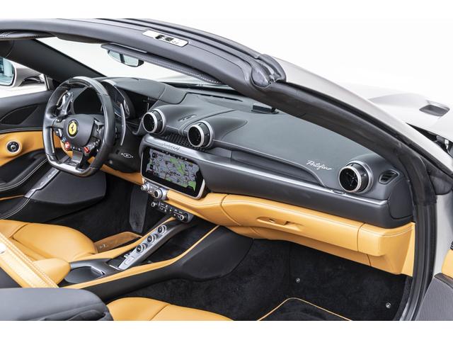 ポルトフィーノ Ｆ１　ＤＣＴ　パーキングカメラ　マグネライドサスペンション　カーボンＬＥＤステアリング２０インチフォージドダイヤモンドフィニッシュホイール　太ステッチ　プランシングホース刺繍（25枚目）