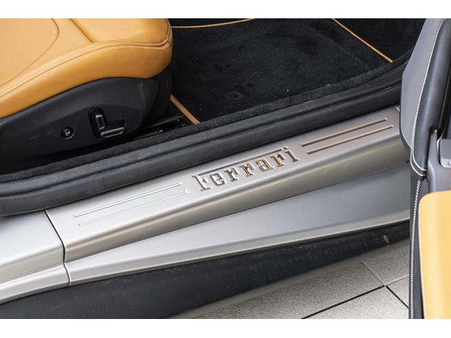 ポルトフィーノ Ｆ１　ＤＣＴ　パーキングカメラ　マグネライドサスペンション　カーボンＬＥＤステアリング２０インチフォージドダイヤモンドフィニッシュホイール　太ステッチ　プランシングホース刺繍（27枚目）