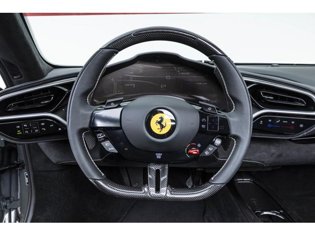 296GTS F1 DCT Grigio Medio/Nero フロントサスペンションリフター バックレーダー カーボンLEDステアリングスクーデリアフェラーリロゴ 鍛造ダイヤモンドフィニッシュホイール ブラックエキゾーストパイプ(5枚目)