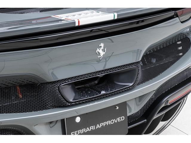 296GTS F1 DCT Grigio Medio/Nero フロントサスペンションリフター バックレーダー カーボンLEDステアリングスクーデリアフェラーリロゴ 鍛造ダイヤモンドフィニッシュホイール ブラックエキゾーストパイプ(15枚目)