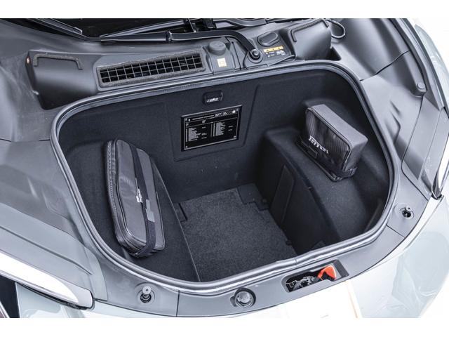 296GTS F1 DCT Grigio Medio/Nero フロントサスペンションリフター バックレーダー カーボンLEDステアリングスクーデリアフェラーリロゴ 鍛造ダイヤモンドフィニッシュホイール ブラックエキゾーストパイプ(17枚目)