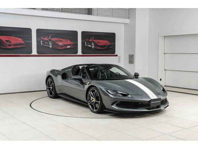 296GTS F1 DCT Grigio Medio/Nero フロントサスペンションリフター バックレーダー カーボンLEDステアリングスクーデリアフェラーリロゴ 鍛造ダイヤモンドフィニッシュホイール ブラックエキゾーストパイプ(23枚目)