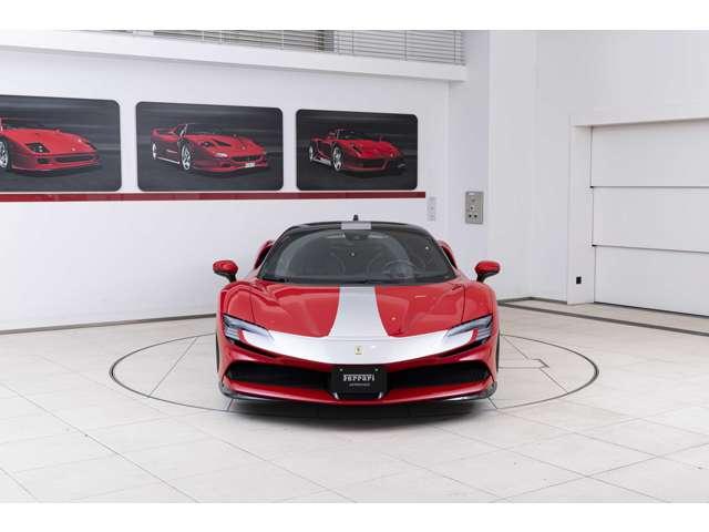 ＳＦ９０ストラダーレ アセットフィオラノ　Ｆ１　ＤＣＴ　Ｅ４ＷＤ　カーボンファイバー製エンジンルームシールド　カーボンファイバー製サイドエアインテークチタン製エキゾーストエキストラクター　フィオラーノボディデザインストライプ（2枚目）