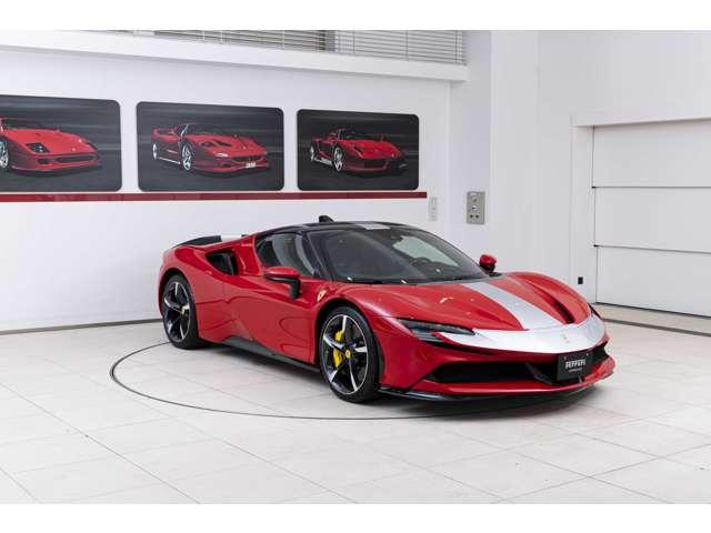 ＳＦ９０ストラダーレ アセットフィオラノ　Ｆ１　ＤＣＴ　Ｅ４ＷＤ　カーボンファイバー製エンジンルームシールド　カーボンファイバー製サイドエアインテークチタン製エキゾーストエキストラクター　フィオラーノボディデザインストライプ（3枚目）