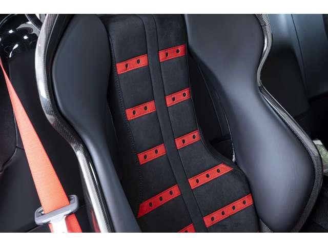 ＳＦ９０ストラダーレ アセットフィオラノ　Ｆ１　ＤＣＴ　Ｅ４ＷＤ　カーボンファイバー製エンジンルームシールド　カーボンファイバー製サイドエアインテークチタン製エキゾーストエキストラクター　フィオラーノボディデザインストライプ（13枚目）