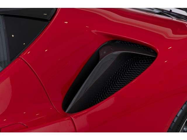 ＳＦ９０ストラダーレ アセットフィオラノ　Ｆ１　ＤＣＴ　Ｅ４ＷＤ　カーボンファイバー製エンジンルームシールド　カーボンファイバー製サイドエアインテークチタン製エキゾーストエキストラクター　フィオラーノボディデザインストライプ（25枚目）