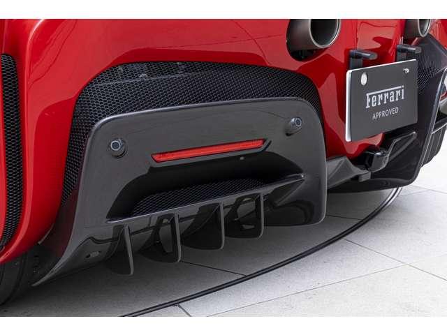 ＳＦ９０ストラダーレ アセットフィオラノ　Ｆ１　ＤＣＴ　Ｅ４ＷＤ　カーボンファイバー製エンジンルームシールド　カーボンファイバー製サイドエアインテークチタン製エキゾーストエキストラクター　フィオラーノボディデザインストライプ（30枚目）