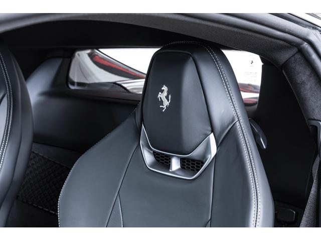 296GTB F1 DCT Nero / Nero チタンホイールボルト、ブラックエキゾーストパイプLEDカーボンステアリング、センタートンネルカーボンファイバー、バックレーダー、ブラックキャリパー(3枚目)