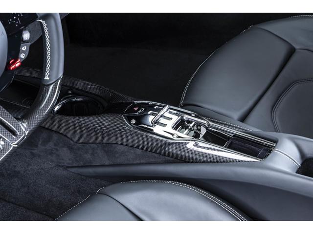 296GTB F1 DCT Nero / Nero チタンホイールボルト、ブラックエキゾーストパイプLEDカーボンステアリング、センタートンネルカーボンファイバー、バックレーダー、ブラックキャリパー(6枚目)