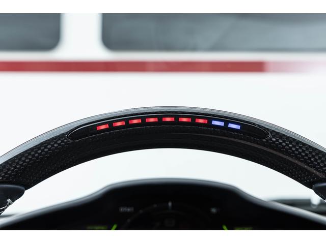 296GTB F1 DCT Nero / Nero チタンホイールボルト、ブラックエキゾーストパイプLEDカーボンステアリング、センタートンネルカーボンファイバー、バックレーダー、ブラックキャリパー(9枚目)
