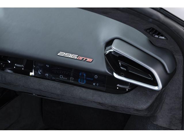 296GTB F1 DCT Nero / Nero チタンホイールボルト、ブラックエキゾーストパイプLEDカーボンステアリング、センタートンネルカーボンファイバー、バックレーダー、ブラックキャリパー(11枚目)