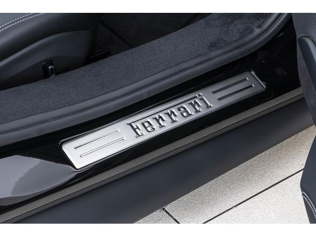 296GTB F1 DCT Nero / Nero チタンホイールボルト、ブラックエキゾーストパイプLEDカーボンステアリング、センタートンネルカーボンファイバー、バックレーダー、ブラックキャリパー(12枚目)