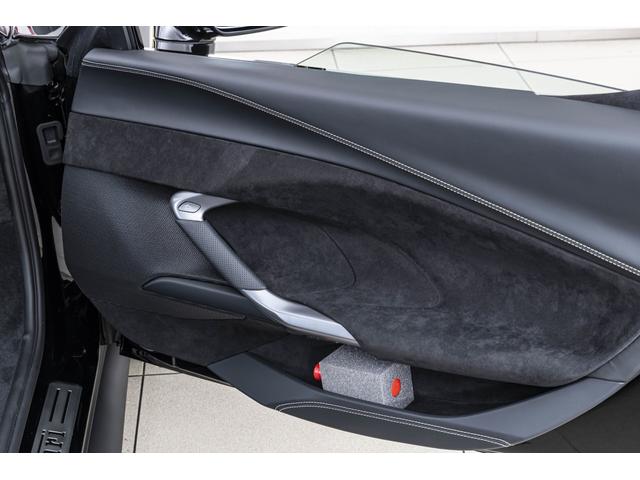 296GTB F1 DCT Nero / Nero チタンホイールボルト、ブラックエキゾーストパイプLEDカーボンステアリング、センタートンネルカーボンファイバー、バックレーダー、ブラックキャリパー(13枚目)