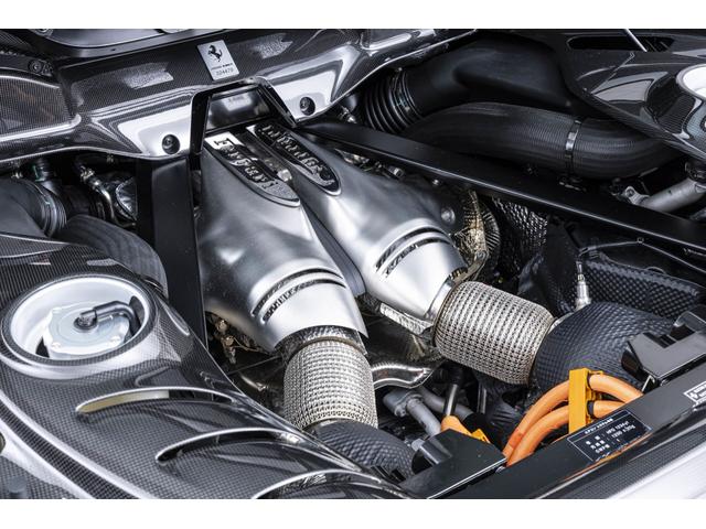 296GTB F1 DCT Nero / Nero チタンホイールボルト、ブラックエキゾーストパイプLEDカーボンステアリング、センタートンネルカーボンファイバー、バックレーダー、ブラックキャリパー(18枚目)