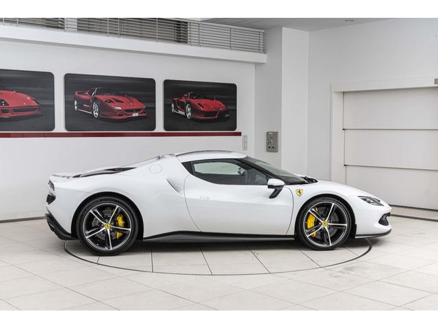 296GTB F1 DCT BiancoCervino Rosso Ferrari OP1166 カーボンファイバーフロントスポイラー カーボンファイバーリアディフューザー カーボンファイバーエンジンルーム カーボンファイバー製コルサレーシングシート(4枚目)