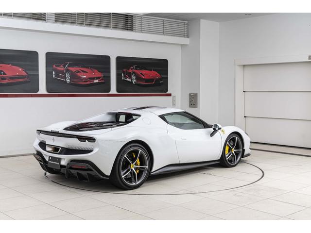 296GTB F1 DCT BiancoCervino Rosso Ferrari OP1166 カーボンファイバーフロントスポイラー カーボンファイバーリアディフューザー カーボンファイバーエンジンルーム カーボンファイバー製コルサレーシングシート(5枚目)