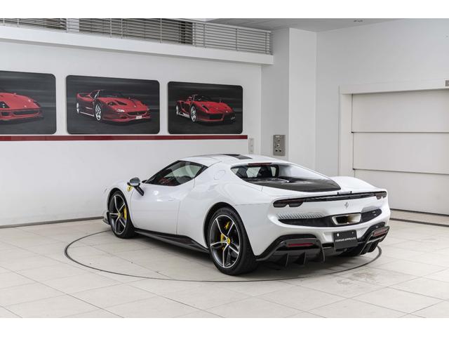 296GTB F1 DCT BiancoCervino Rosso Ferrari OP1166 カーボンファイバーフロントスポイラー カーボンファイバーリアディフューザー カーボンファイバーエンジンルーム カーボンファイバー製コルサレーシングシート(7枚目)