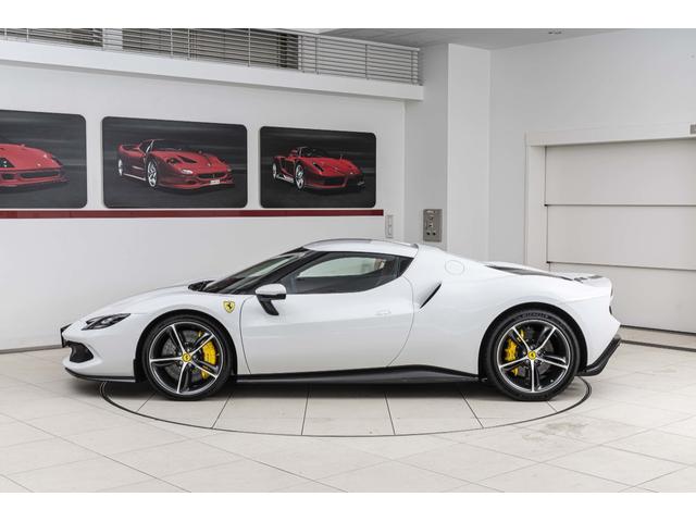 296GTB F1 DCT BiancoCervino Rosso Ferrari OP1166 カーボンファイバーフロントスポイラー カーボンファイバーリアディフューザー カーボンファイバーエンジンルーム カーボンファイバー製コルサレーシングシート(8枚目)