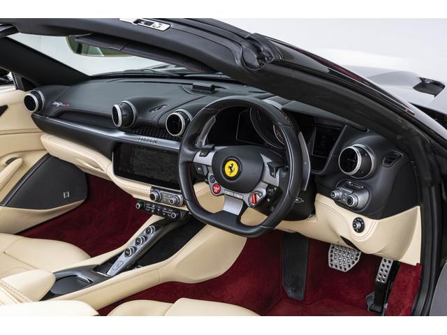 ポルトフィーノM F1 DCT Nero Daytona/Crema ハイパワーオーディオ スクーデリアフェラーリロゴ バックカメラ20インチ鍛造ダイヤモンドフィニッシュホイール スポーツエキゾースト スペシャルステッチ 跳ね馬刺繍(3枚目)
