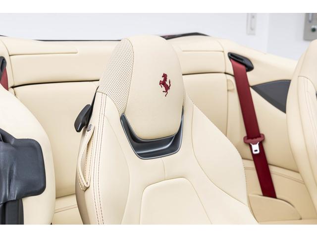 ポルトフィーノM F1 DCT Nero Daytona/Crema ハイパワーオーディオ スクーデリアフェラーリロゴ バックカメラ20インチ鍛造ダイヤモンドフィニッシュホイール スポーツエキゾースト スペシャルステッチ 跳ね馬刺繍(7枚目)