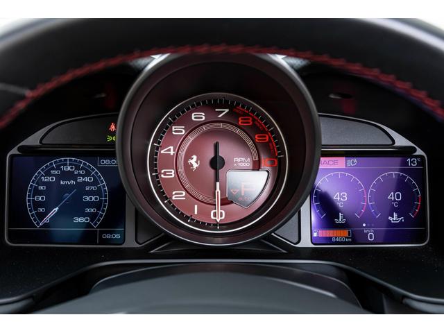 ポルトフィーノM F1 DCT Nero Daytona/Crema ハイパワーオーディオ スクーデリアフェラーリロゴ バックカメラ20インチ鍛造ダイヤモンドフィニッシュホイール スポーツエキゾースト スペシャルステッチ 跳ね馬刺繍(10枚目)