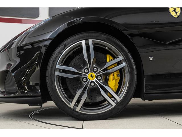 ポルトフィーノM F1 DCT Nero Daytona/Crema ハイパワーオーディオ スクーデリアフェラーリロゴ バックカメラ20インチ鍛造ダイヤモンドフィニッシュホイール スポーツエキゾースト スペシャルステッチ 跳ね馬刺繍(18枚目)