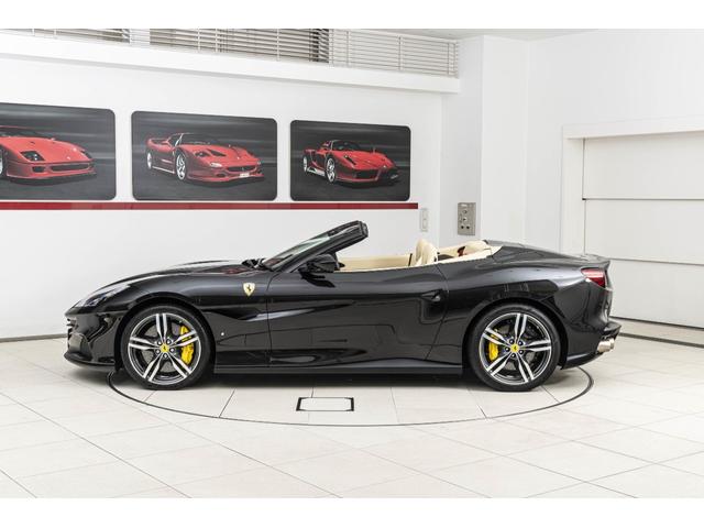 ポルトフィーノM F1 DCT Nero Daytona/Crema ハイパワーオーディオ スクーデリアフェラーリロゴ バックカメラ20インチ鍛造ダイヤモンドフィニッシュホイール スポーツエキゾースト スペシャルステッチ 跳ね馬刺繍(20枚目)