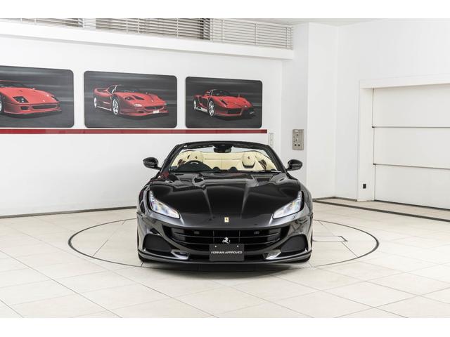 ポルトフィーノM F1 DCT Nero Daytona/Crema ハイパワーオーディオ スクーデリアフェラーリロゴ バックカメラ20インチ鍛造ダイヤモンドフィニッシュホイール スポーツエキゾースト スペシャルステッチ 跳ね馬刺繍(22枚目)