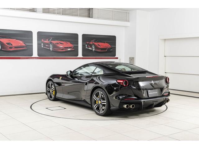 ポルトフィーノM F1 DCT Nero Daytona/Crema ハイパワーオーディオ スクーデリアフェラーリロゴ バックカメラ20インチ鍛造ダイヤモンドフィニッシュホイール スポーツエキゾースト スペシャルステッチ 跳ね馬刺繍(28枚目)