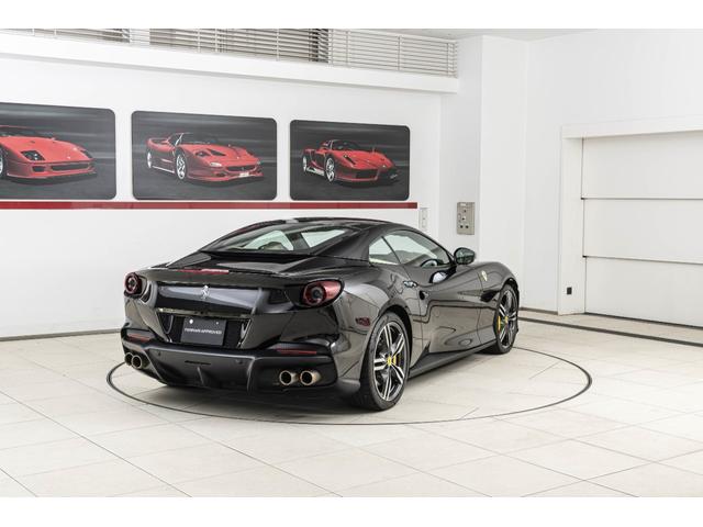 ポルトフィーノM F1 DCT Nero Daytona/Crema ハイパワーオーディオ スクーデリアフェラーリロゴ バックカメラ20インチ鍛造ダイヤモンドフィニッシュホイール スポーツエキゾースト スペシャルステッチ 跳ね馬刺繍(29枚目)