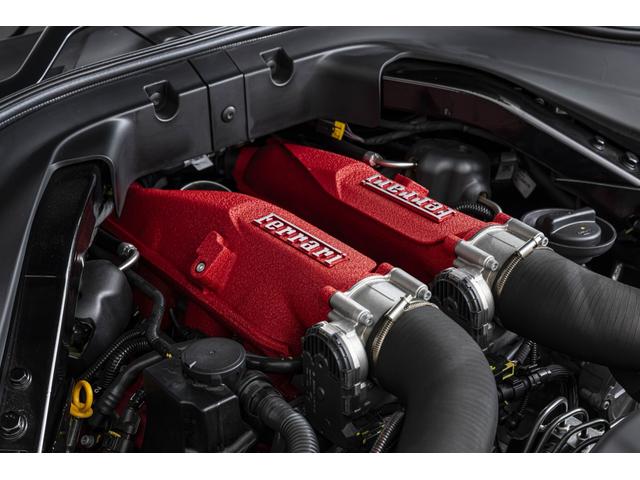 ポルトフィーノM F1 DCT Nero Daytona/Crema ハイパワーオーディオ スクーデリアフェラーリロゴ バックカメラ20インチ鍛造ダイヤモンドフィニッシュホイール スポーツエキゾースト スペシャルステッチ 跳ね馬刺繍(31枚目)