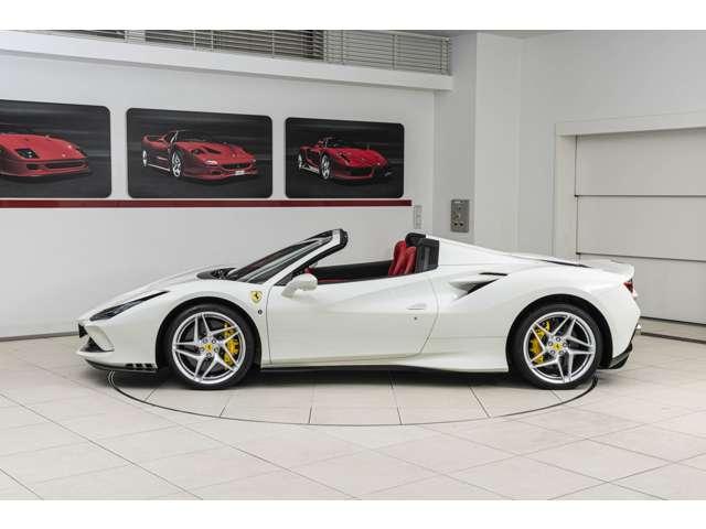 F8スパイダー F1 DCT Bianco Avus / Rosso フロントサスペンションリフト、フェラーリエンブレム、バックカメラカーボンドライバーゾーン、カーボンダッシュボード、カーボンセンターコンソール、カーボンドアハンドル(21枚目)