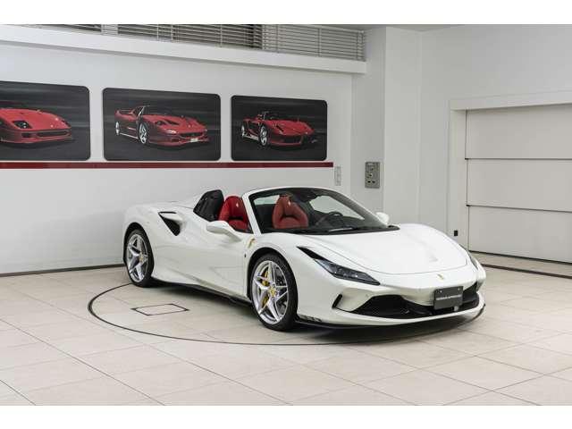 F8スパイダー F1 DCT Bianco Avus / Rosso フロントサスペンションリフト、フェラーリエンブレム、バックカメラカーボンドライバーゾーン、カーボンダッシュボード、カーボンセンターコンソール、カーボンドアハンドル(24枚目)