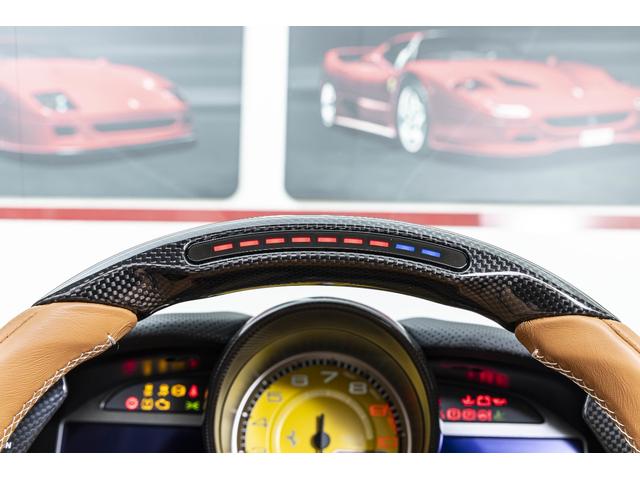 812GTS F1 DCT Grigio Scuro / Cuoio フロントサスペンションリフト、フェラーリエンブレム、ADASパッケージ、サラウンドビューカメラ、カーボンドライバーゾーン、TDFデザイン鍛造スポーツホイール(8枚目)