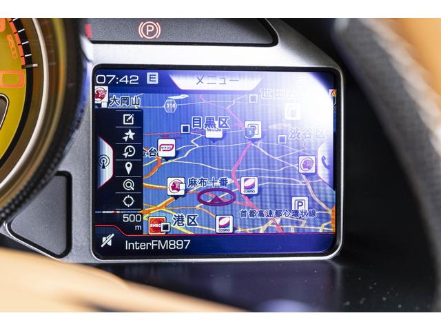 812GTS F1 DCT Grigio Scuro / Cuoio フロントサスペンションリフト、フェラーリエンブレム、ADASパッケージ、サラウンドビューカメラ、カーボンドライバーゾーン、TDFデザイン鍛造スポーツホイール(10枚目)