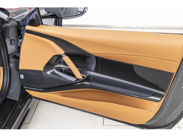 812GTS F1 DCT Grigio Scuro / Cuoio フロントサスペンションリフト、フェラーリエンブレム、ADASパッケージ、サラウンドビューカメラ、カーボンドライバーゾーン、TDFデザイン鍛造スポーツホイール(12枚目)